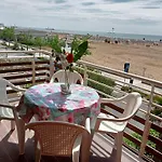 Lägenhet Enjoy The Sea From Our Relaxing Flat *